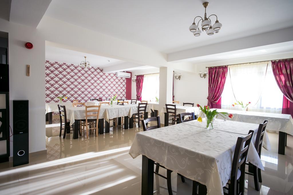 Pensiunea Royal Spa Piatra Neamţ エクステリア 写真