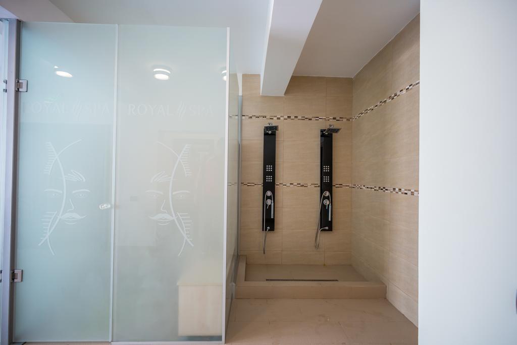 Pensiunea Royal Spa Piatra Neamţ エクステリア 写真